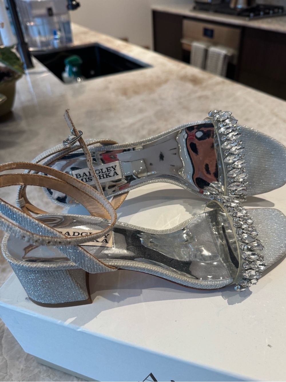 Badgley Mischka Silver Crystal Embellished Womens Sandals Size 7
